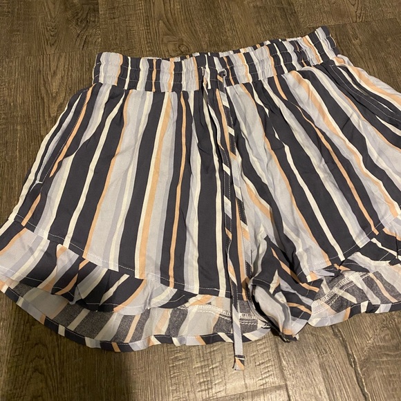 Hollister Ultra High-Rise Shorts - Picture 3 of 7